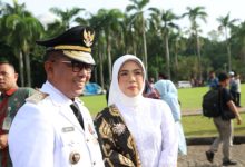 Andra Soni dan istri usai pelantikan Gubernur Banten di Istana Jakarta. Foto: Biro Adpim Banten