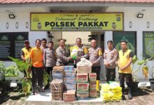 Bantuan kemanusiaan Paguyuban Tathya Dharaka Akpol 2005 didistribusikan di Aceh,Sumut dan Sumbar. foto Yono