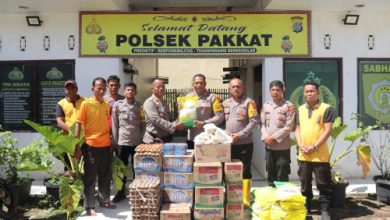 Bantuan kemanusiaan Paguyuban Tathya Dharaka Akpol 2005 didistribusikan di Aceh,Sumut dan Sumbar. foto Yono