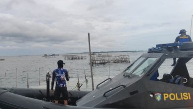 Ditpolairud Polda Metro Jaya bongkar pagar laut Pakuhaji. Foto: Antara