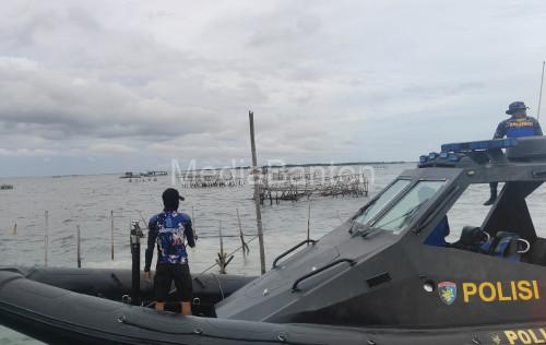 Ditpolairud Polda Metro Jaya bongkar pagar laut Pakuhaji. Foto: Antara