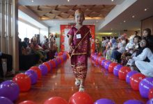Peragaan busana anak-anak dalam rangka Hari Kartini. Foto: PR Swiss-Belinn Modern Cikande