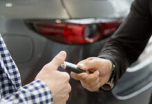 Ilustrasi jual beli mobil kredit. Foto: Isitmewa