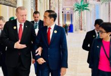 Pertemuan Jokowi dan Erdogan di sela-sela KTT OKI di Riyadh. Foto: BPMI Setpres RI