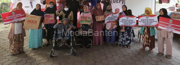 Para penerima bantuan UPE di Cilegon. Foto: Biro Adpim Banten