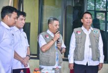Pengurus LPM Pelawad menyampaikan apresiasi Kampung Tangguh Anti Narkoba. Foto Yono