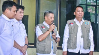 Pengurus LPM Pelawad menyampaikan apresiasi Kampung Tangguh Anti Narkoba. Foto Yono