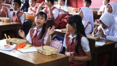 Para siswa SDN menjadi target pembiasaan makan begizi gratis dari Pemkot Tangerang. Foto: Antara