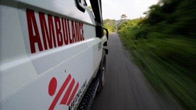Ambulans bagian pelayanan medis MSF. Foto: Cici Riesmera - MSF