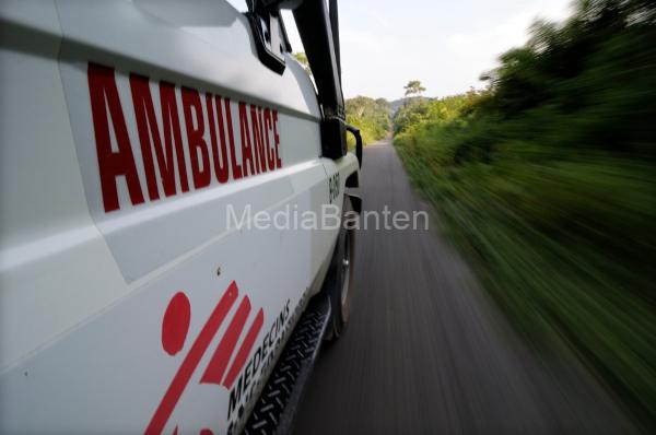 Ambulans bagian pelayanan medis MSF. Foto: Cici Riesmera - MSF