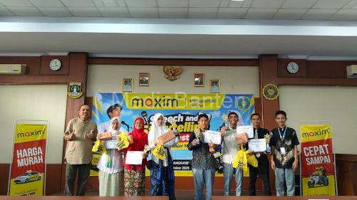 Maxim Rankasbitung menggelar lomba pidato bahasa Inggris. Foto Maxim
