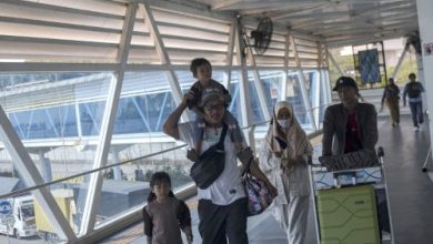 Para penumpang menyeberang ke Sumatera melalui Pelabuhan Merak. Foto: Antara