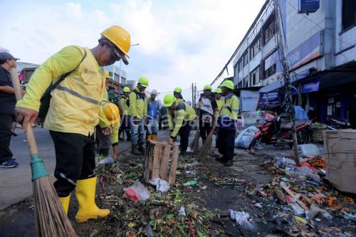 Pengawasan Pasar Anyar dan Sipon paska operasi penertiban menjelang Idul Fitri. Foto Antara
