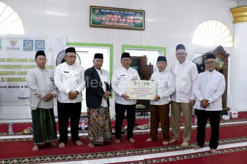 Bantuan Baznas Kota Tangerang untuk pelaku UMKM. Foto: Antara