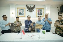 Penandatanganan kerja sama Kemenag dan LionAir. Foto: Humas Lion Air Group