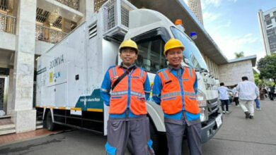 Kesiagaan Petugas PLN. Foto: LKBN Antara