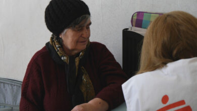 Pasien MSF yang tengah berkonsultasi di Ukraina. Foto © Yuna Cho/MSF
