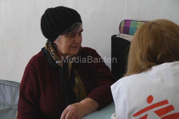 Pasien MSF yang tengah berkonsultasi di Ukraina. Foto © Yuna Cho/MSF
