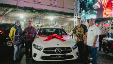 Penyerahan mobil Mercedez Benz A200 dari Lion Air Group. Foto: Humas Lion Air Group