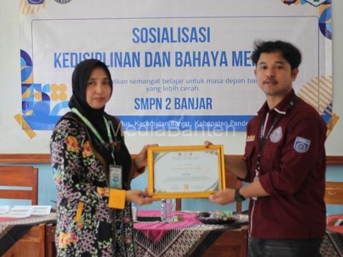 Mahasiswa KKM Universitas Bina Bangsa Gelar Sosialisasi Kedisiplinan dan Bahaya Merokok di SMPN 2 Banjar
