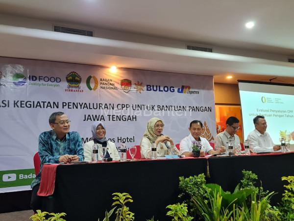 Paparan Pendistribusian bantuan pangan dan daging unggas oleh PT Pos Indonesia: Foto: Pos Indonesia