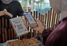 transaksi jual beli via qris. Foto: Bank Indonesia