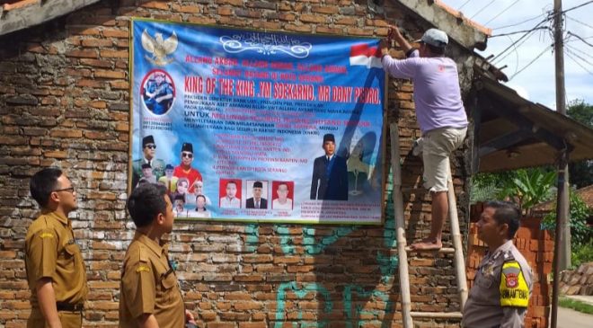 Spanduk Kerajaan King Of The King Ym Soekarno Gegerkan Serang