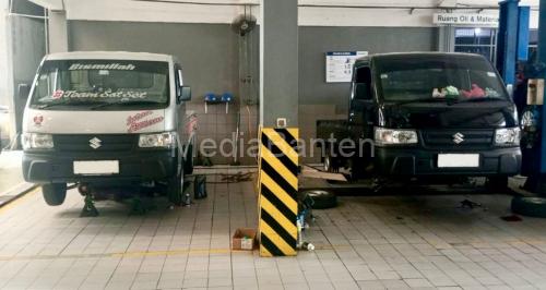 Perawatan yang dilakukan terhadap mobil pickup Suzuki New Carry. Foto: Humas Suzuki Indonesia