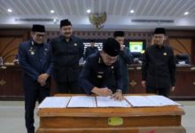 Walikota Tangerang, Sachrudin di rapat paripurna DPRD Kota Tangerang. Foto: Antara