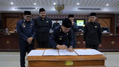 Walikota Tangerang, Sachrudin di rapat paripurna DPRD Kota Tangerang. Foto: Antara