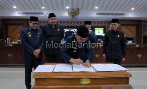 Walikota Tangerang, Sachrudin di rapat paripurna DPRD Kota Tangerang. Foto: Antara