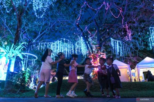 Salah satu permainan anak-anak di obyek wisata di Jakarta. Foto: Antara