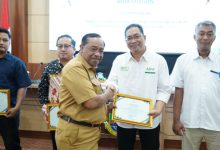 PT ABM, BUMD Pemprov Banten mendapat penghargaan dari Walikota Cilegon karena konsisten mendukung pengendalian inflasi. Foto Hujmas ABM