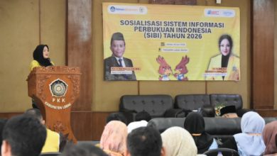 Ade Rosi Khoerunnisa, anggota DPR RI dari Golkar membuka sosialisasi Sistem Informasi Permbukan. foto BW Iskanda