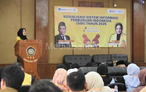 Ade Rosi Khoerunnisa, anggota DPR RI dari Golkar membuka sosialisasi Sistem Informasi Permbukan. foto BW Iskanda