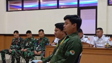 Agam, anak korban penembakan bos rental mobil menangis di Pengadilan Militer Jakarta saat bercerita kronologis peritiwa. Foto: Antara