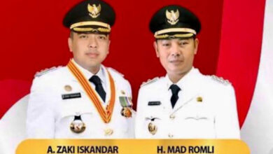 Bupati Tangerang, Ahmed Zaki Iskandar dan Wakilnya, Mad Romli. Foto: Istimewa