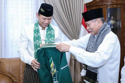 Menkoinfra, Agus Harimukti Yudhoyono berkunjung ke PB Mathlaul Anwar. Foto Eko Supriatno