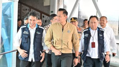 Menko Infra, Agus Harimukti Yudhono meninjau Pelabuhan Penyeberangan Merak. Foto Daeng Yusvin