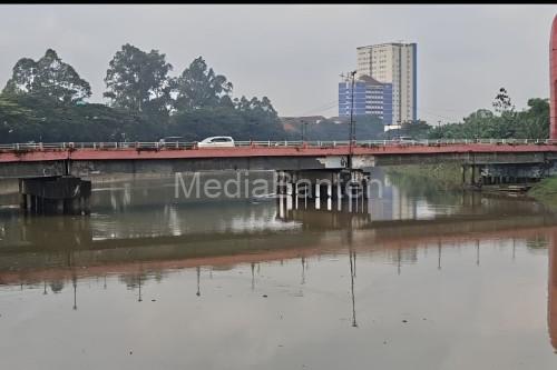 Air Sungai Cisadane yagn jadi bahan baku, layak konsumsi usai tercemar zat kimia. Foto Antara