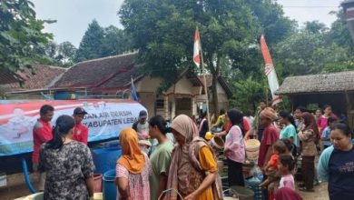 Air bersih dari Relawan Tagana Lebak. Foto Antara