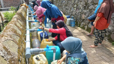 Air bersih dari SPAM di Lingungan Cipala, Kota Cilegon. Foto: Erling Cristin