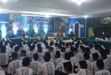 Ribuan santri menggelar Al Fathaniyah Bersholawat untuk memperingati Hari Santri Nasional. Foto; Taufik
