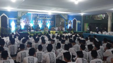 Ribuan santri menggelar Al Fathaniyah Bersholawat untuk memperingati Hari Santri Nasional. Foto; Taufik
