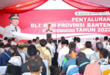 Penyaluran BLT kenaikan BBM dari APBD Banten. Foto: Biro Adpim Banten
