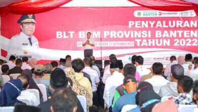 Penyaluran BLT kenaikan BBM dari APBD Banten. Foto: Biro Adpim Banten