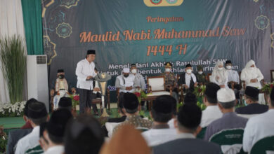 Al Muktabar, Pj Gubernur Banten hadiri maulid nabi di Ponpes Syech Nawawi. Foto: Biro Adpim Banten