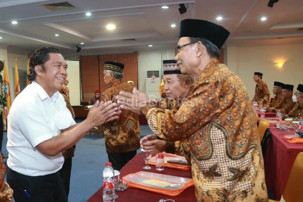 Silaturahmi Al Muktabar, Pj Gubernur Banten ke para senior di PWRI Banten. Foto: Biro Adpim Banten