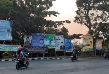 Alat Peraga Kampanye yang melanggar aturan. Foto: LKBN Antara