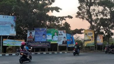 Alat Peraga Kampanye yang melanggar aturan. Foto: LKBN Antara